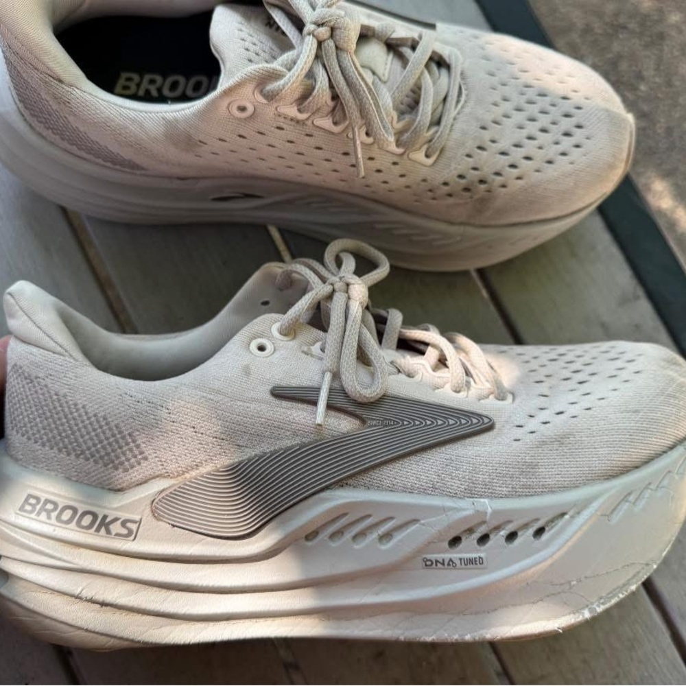 Brooks Women's Off-White Glycerin Max Athletic Shoes